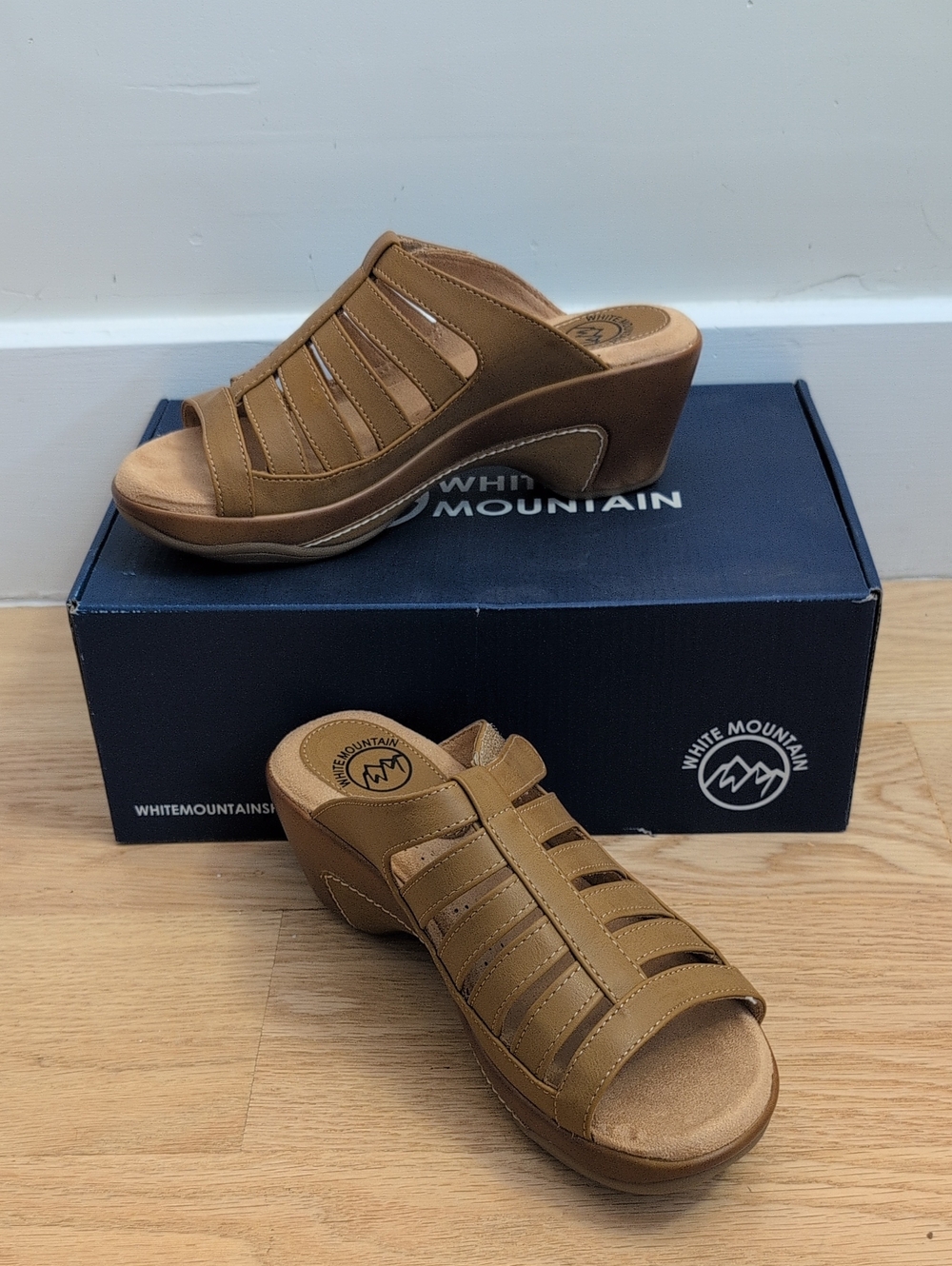 NIB White Mountain Valencia Natural Tan Clog Sandals SIZE 7.5M US